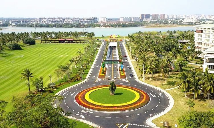 海南：把公路修成一道道靚麗風(fēng)景線