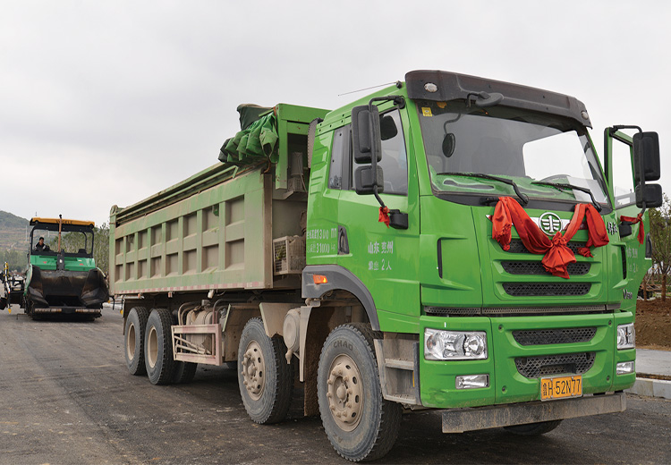 環(huán)保運(yùn)輸車