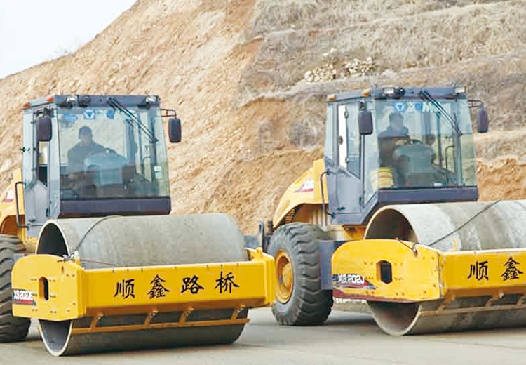單輪振動(dòng)壓路機(jī)